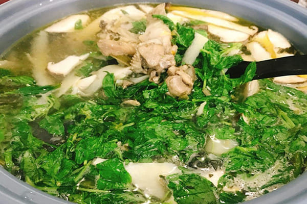 lẩu gà lá e
