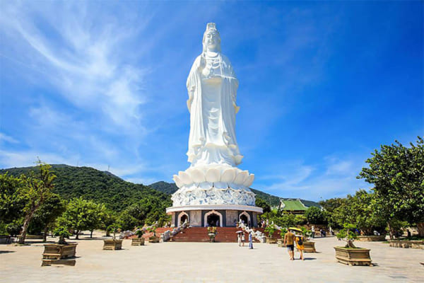 Chùa Linh Ứng trên đỉnh Sơn Trà Đà Nẵng