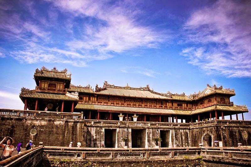 Tour du lịch Huế 1 ngày tham quan HỒ THỊ TIẾN