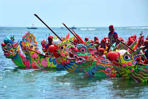 Lễ hội đua thuyền hấp dẫn tại đảo Lý Sơn