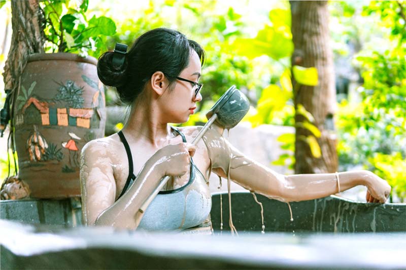 Tắm bùn ở công viên Núi Thần Tài Đà Nẵng
