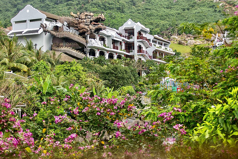 Hình ảnh đại diện: Các Khách Sạn Và Resort Gần Núi Thần Tài 2026: Giá Cả Và Tiện Nghi